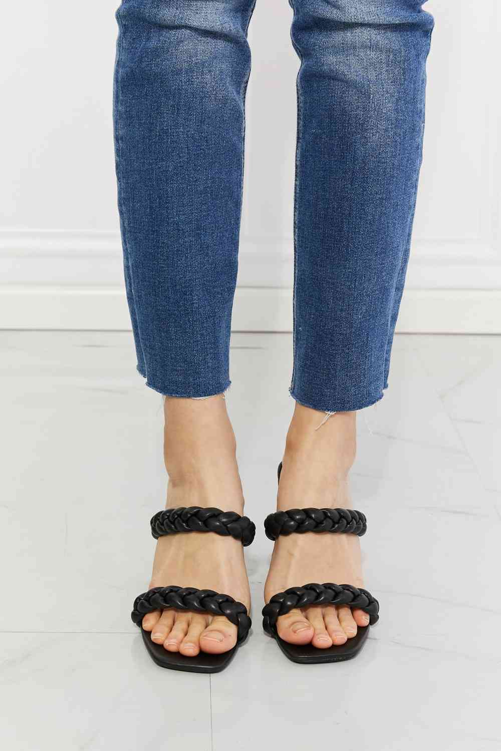 In Love! Sandals in Black