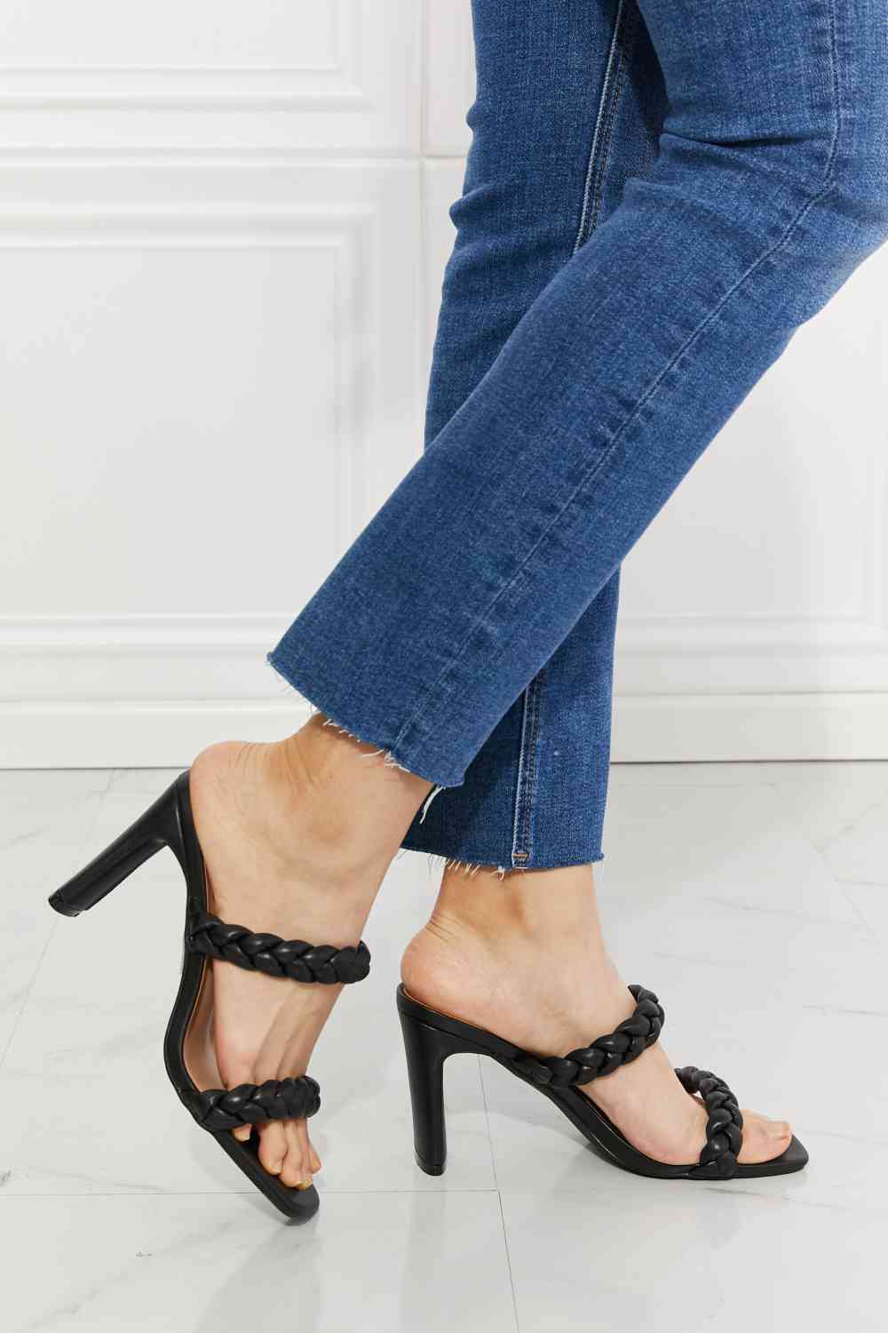 In Love! Sandals in Black